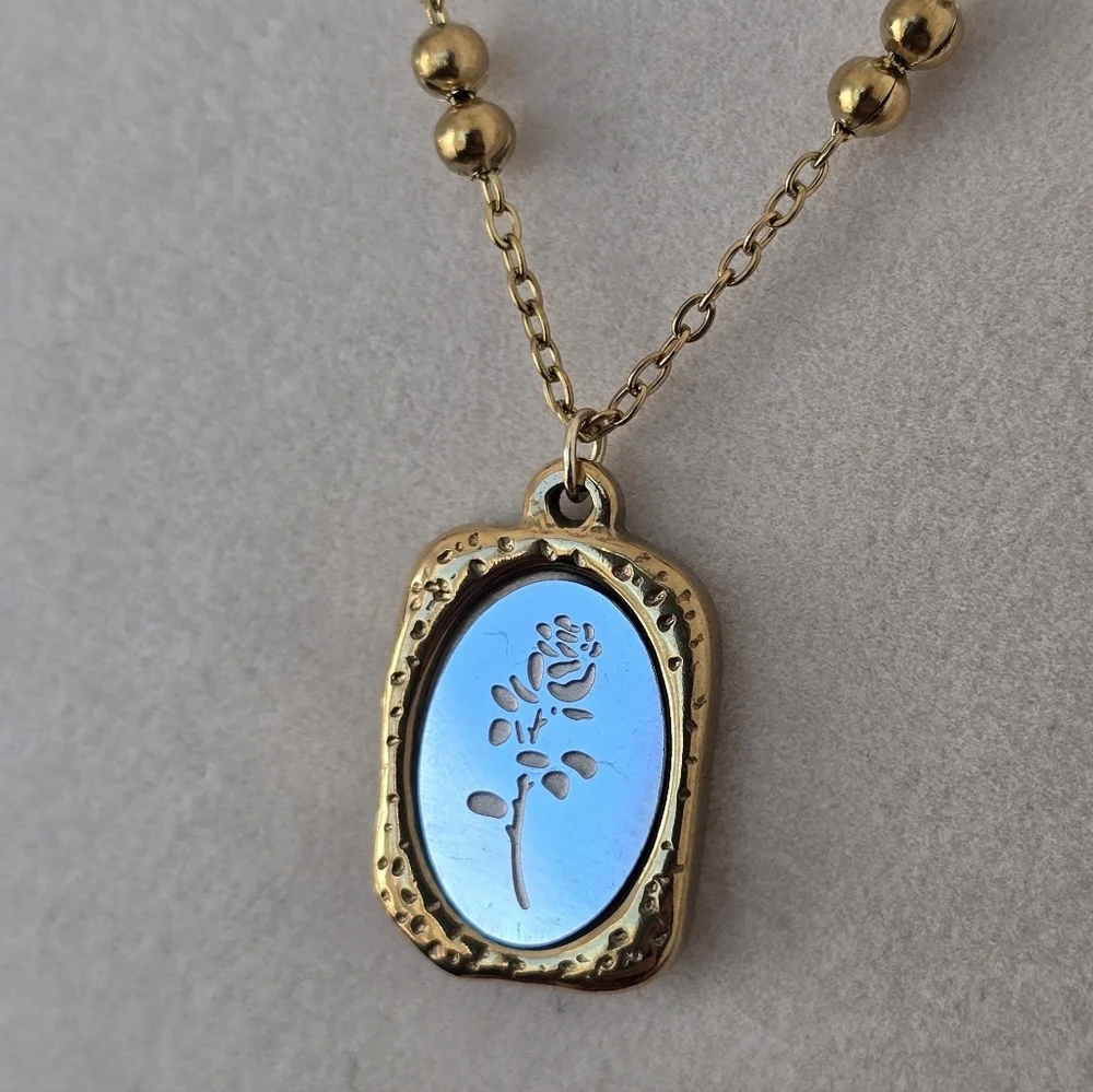 Whimsical Vintage Gold Tone Mirror Pendant Necklace | Romantic Floral Etching
